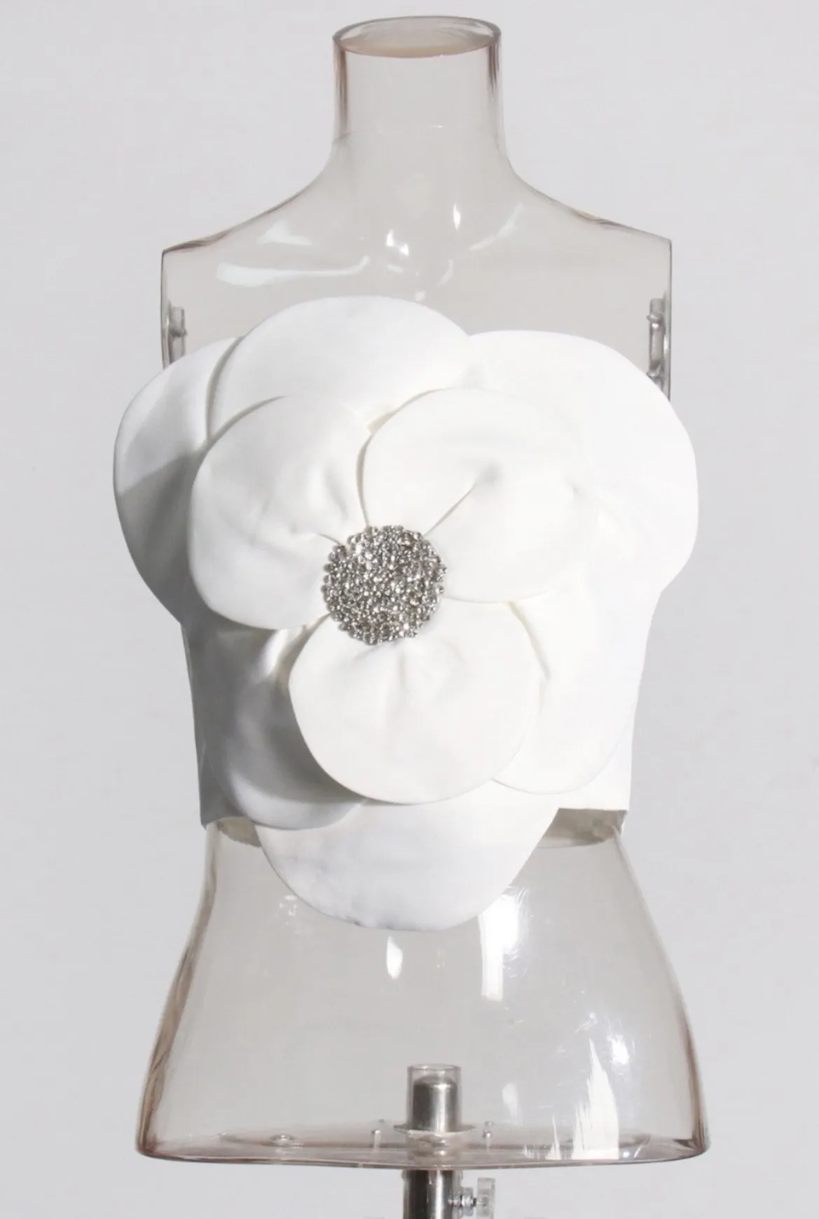 3D FLOWERS TOPS IN WHITE