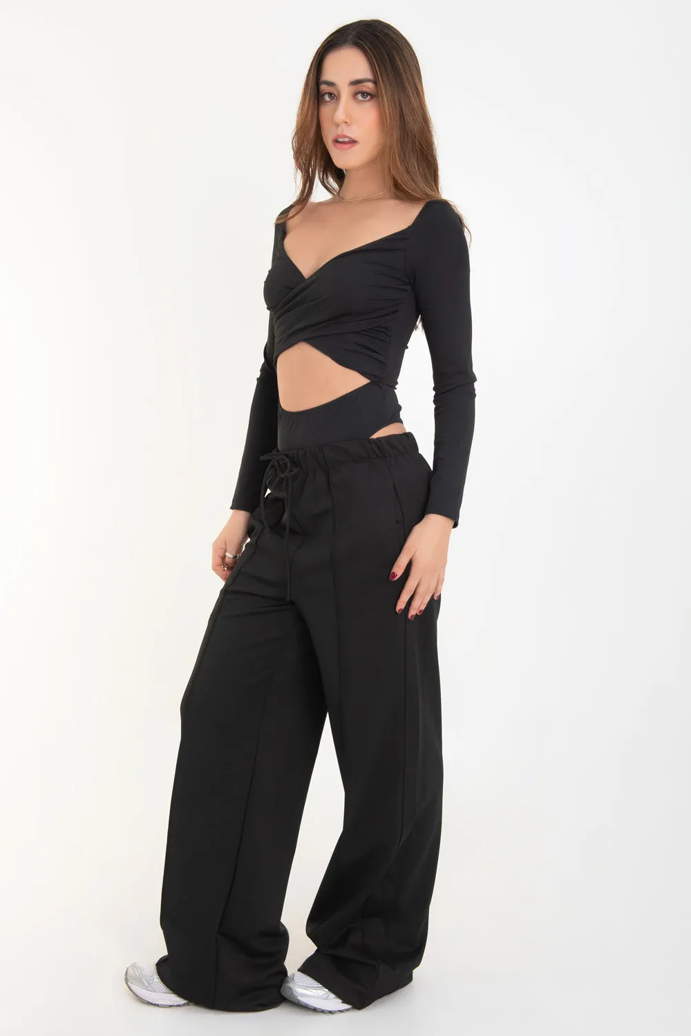 Body ajustado escote v cruzado con cut out