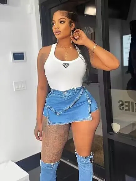 Chic Solid Color Buttoned Elastic Denim Short Skirt for Trendy, Sexy Style