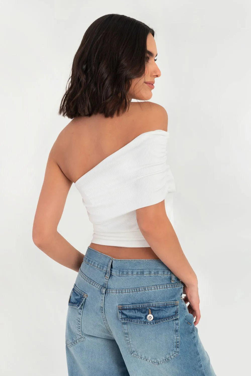 Crop top canalé asimétrico manga corta