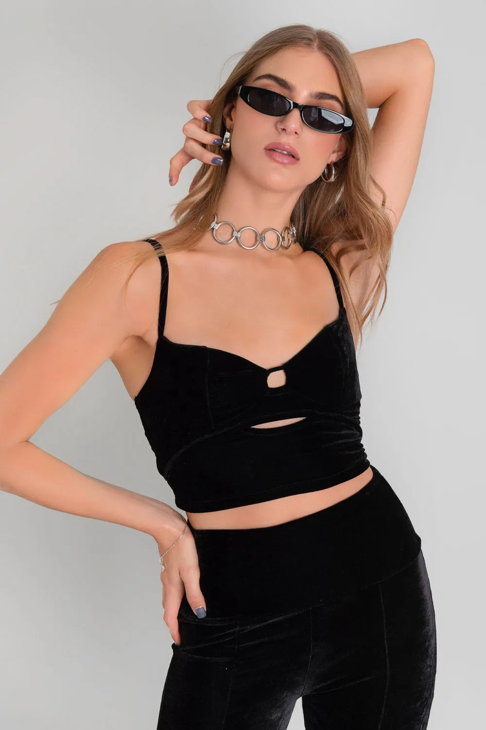 Crop top de terciopelo escote v con cut out