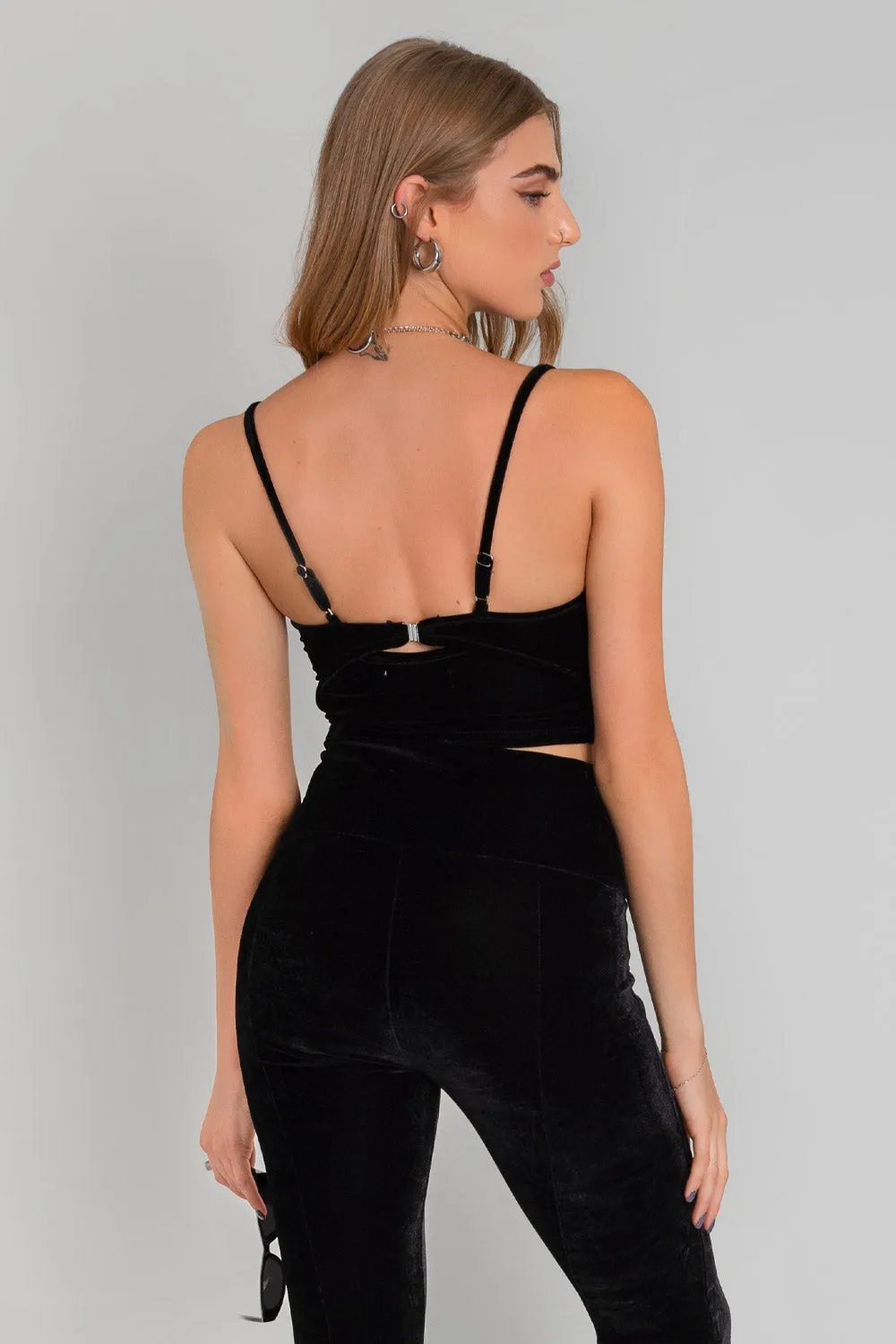 Crop top de terciopelo escote v con cut out