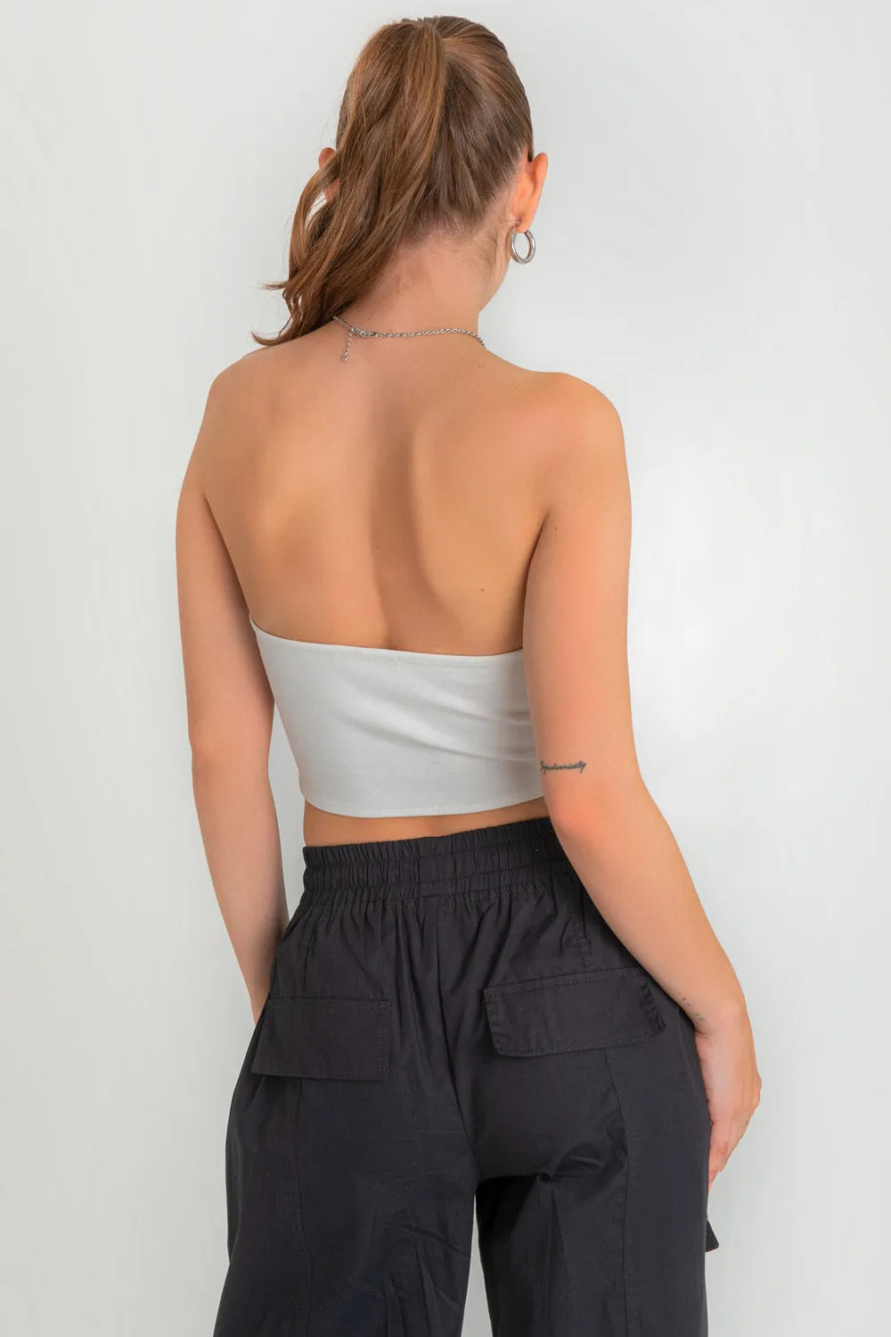 Crop top tubo de escote corazón con cut out