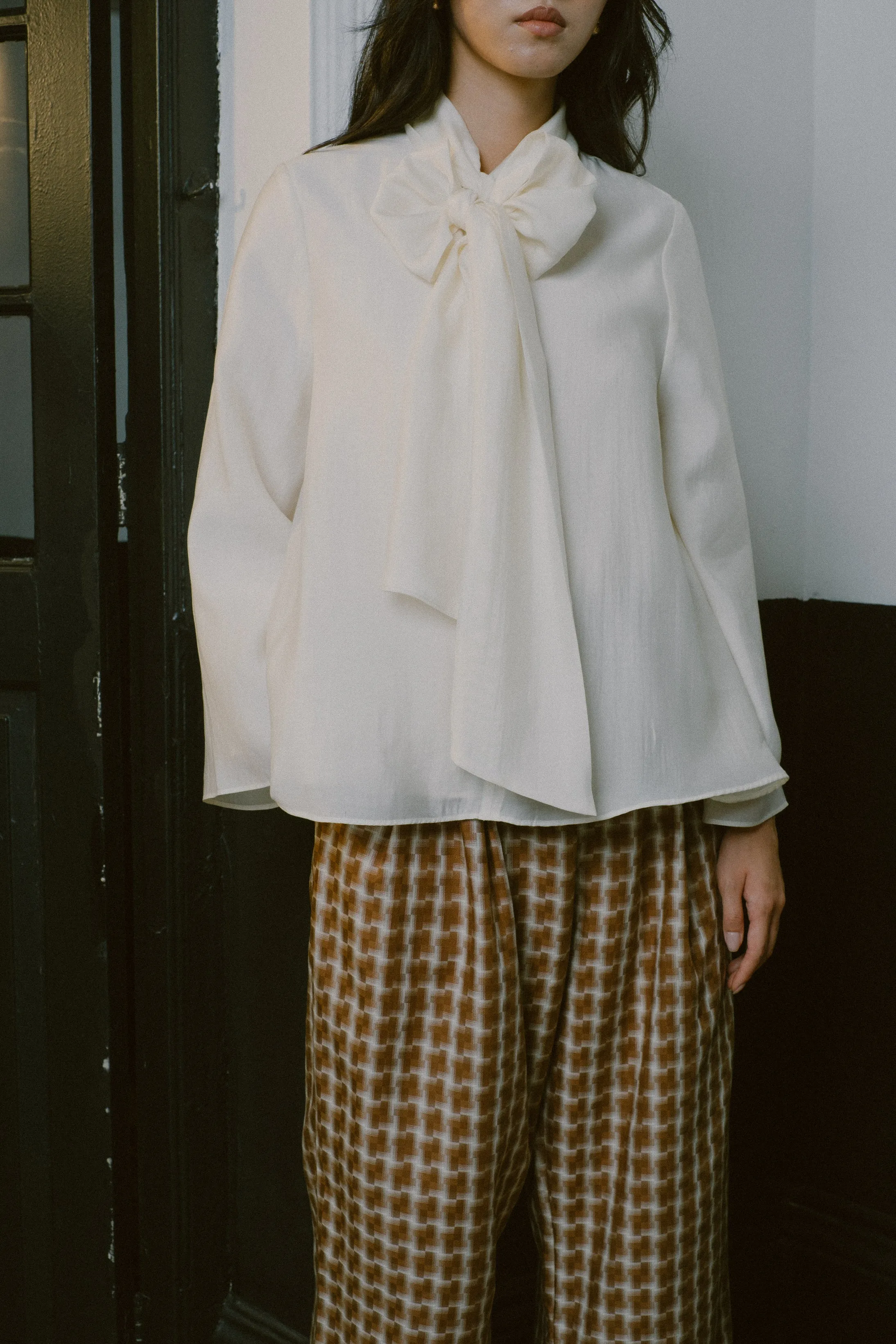 Gallery Bow Blouse in Ivory