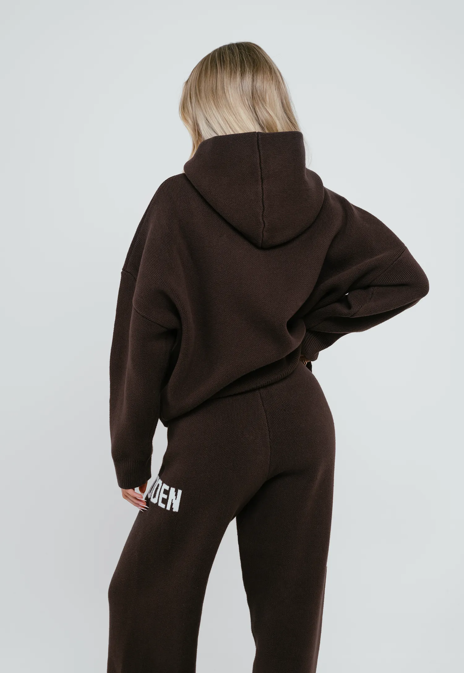 KNIT HOODIE DARK BROWN