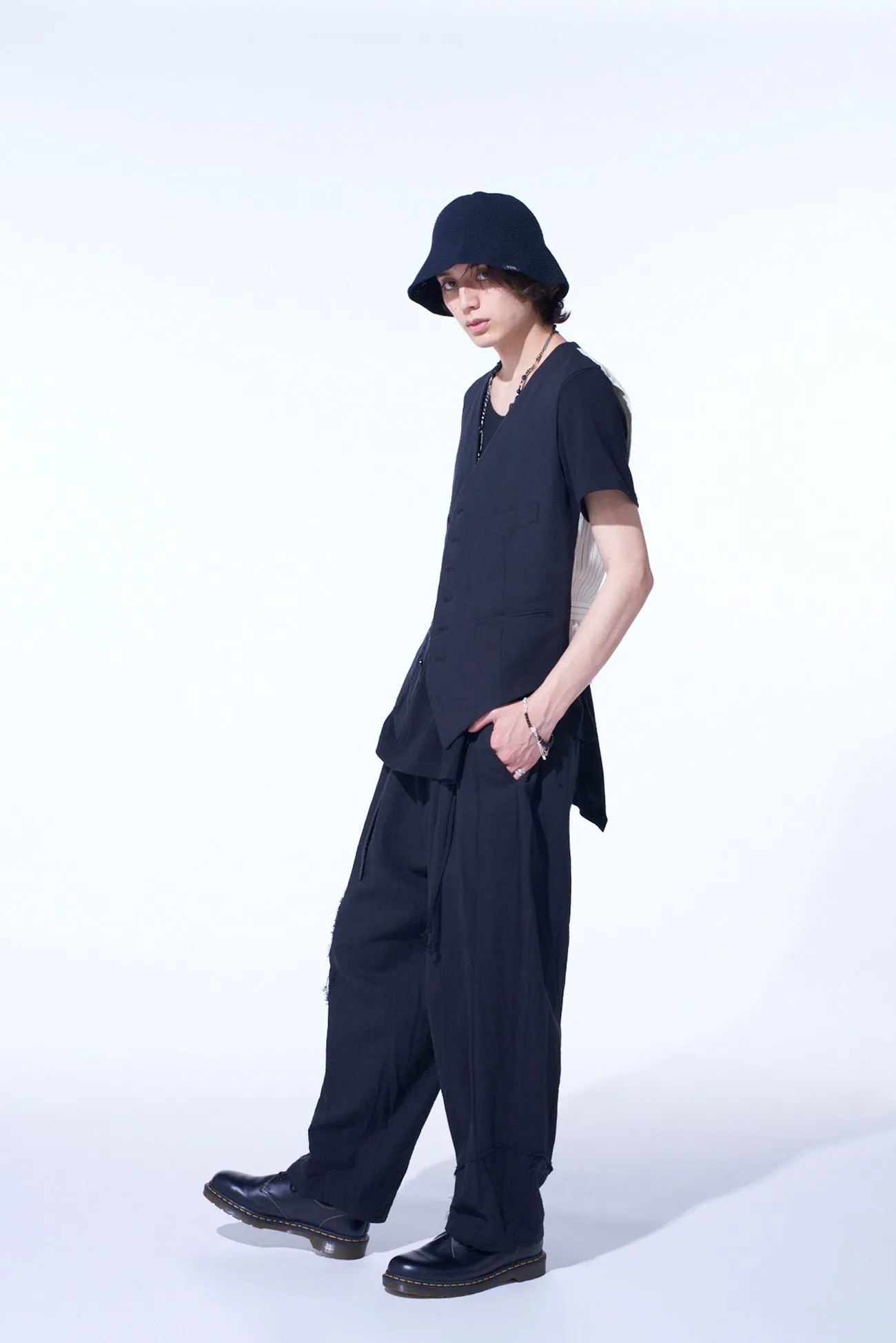LINEN/COTTON HERRINGBONE ZIGZAG CUT-OUT VEST