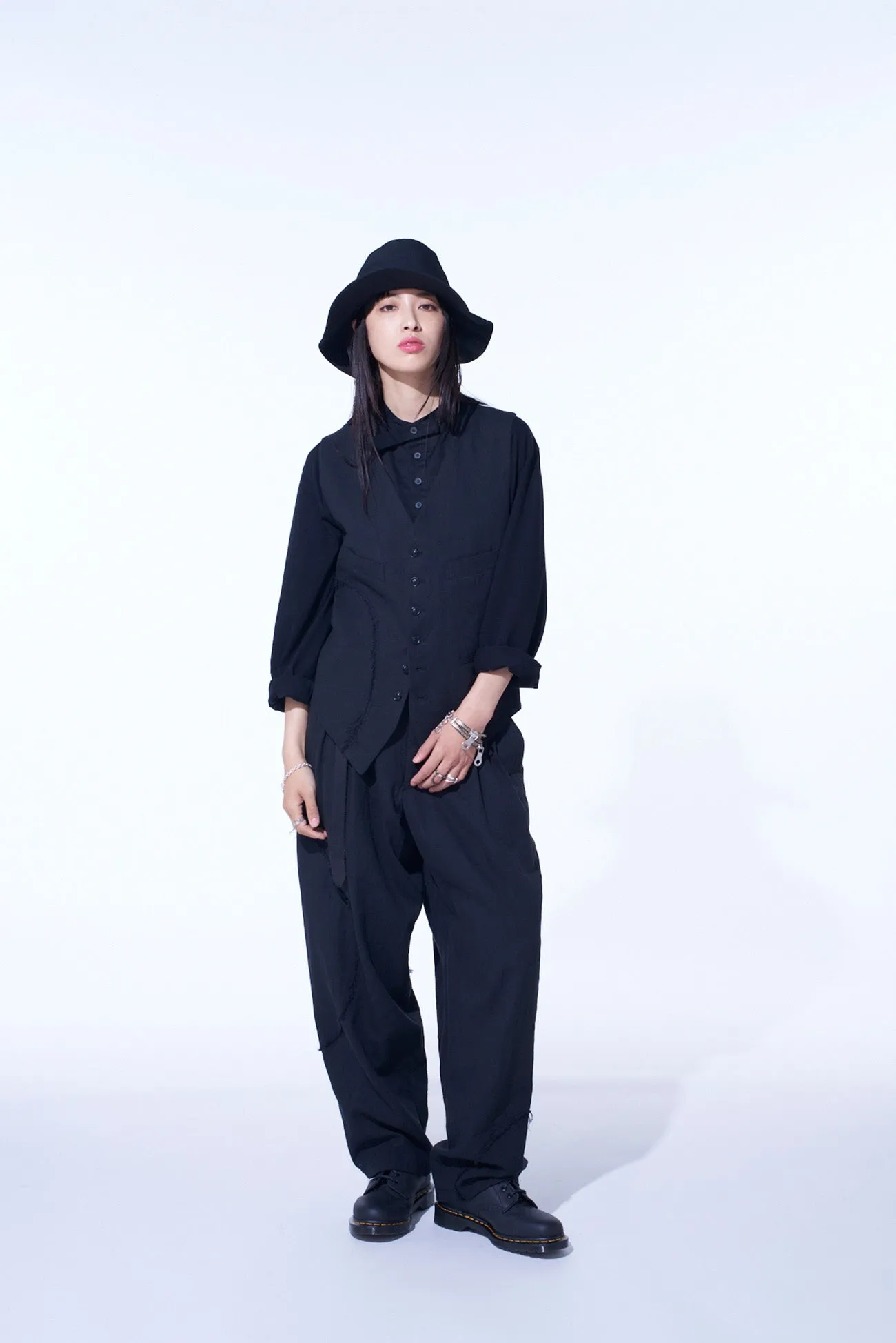 LINEN/COTTON HERRINGBONE ZIGZAG CUT-OUT VEST