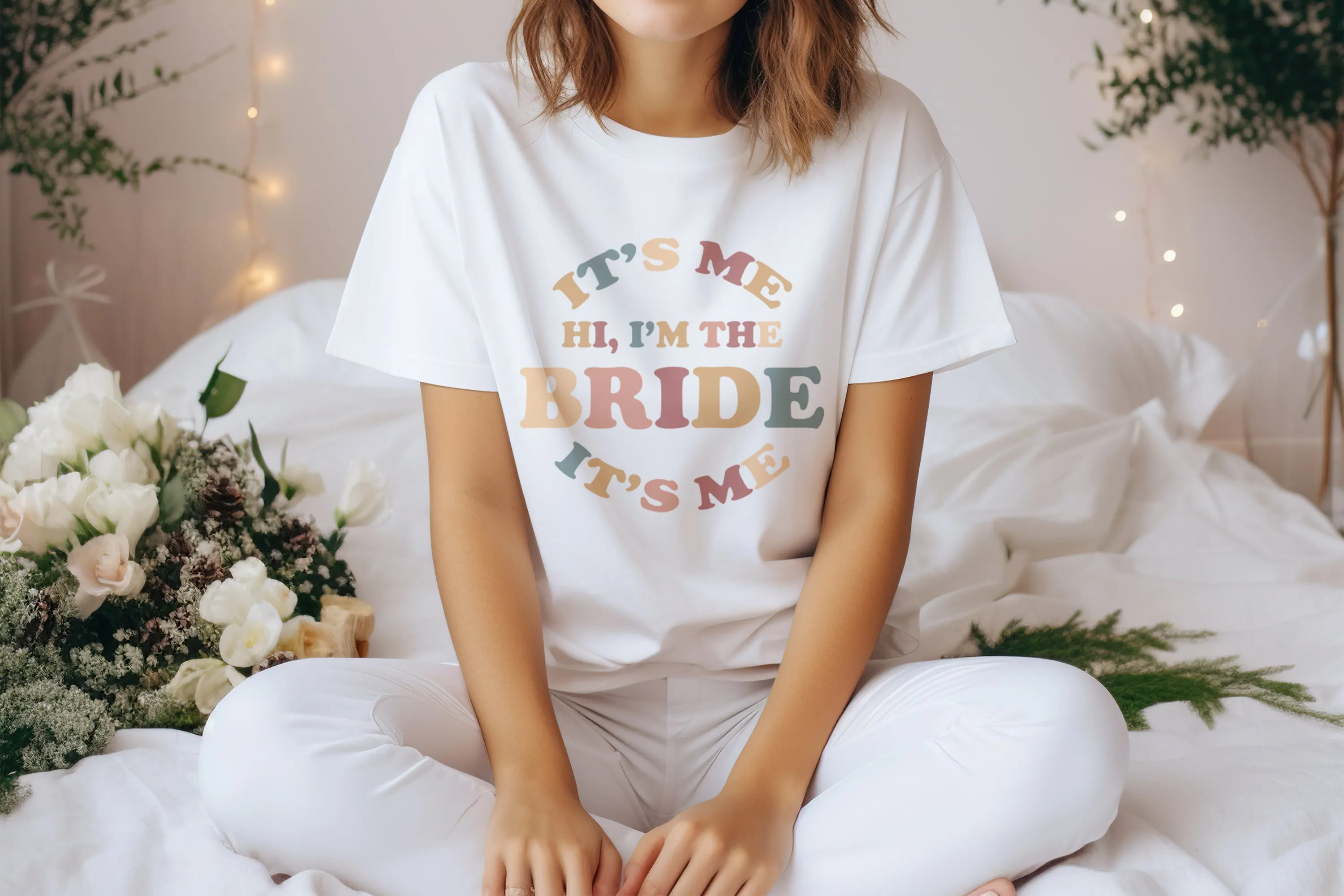 Neutral Retro Swiftie Style Hi It's Me I'm The Bride It's Me TShirt - Cute Oversized Neutral Hen Party Tops