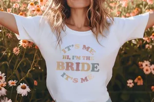 Neutral Retro Swiftie Style Hi It's Me I'm The Bride It's Me TShirt - Cute Oversized Neutral Hen Party Tops