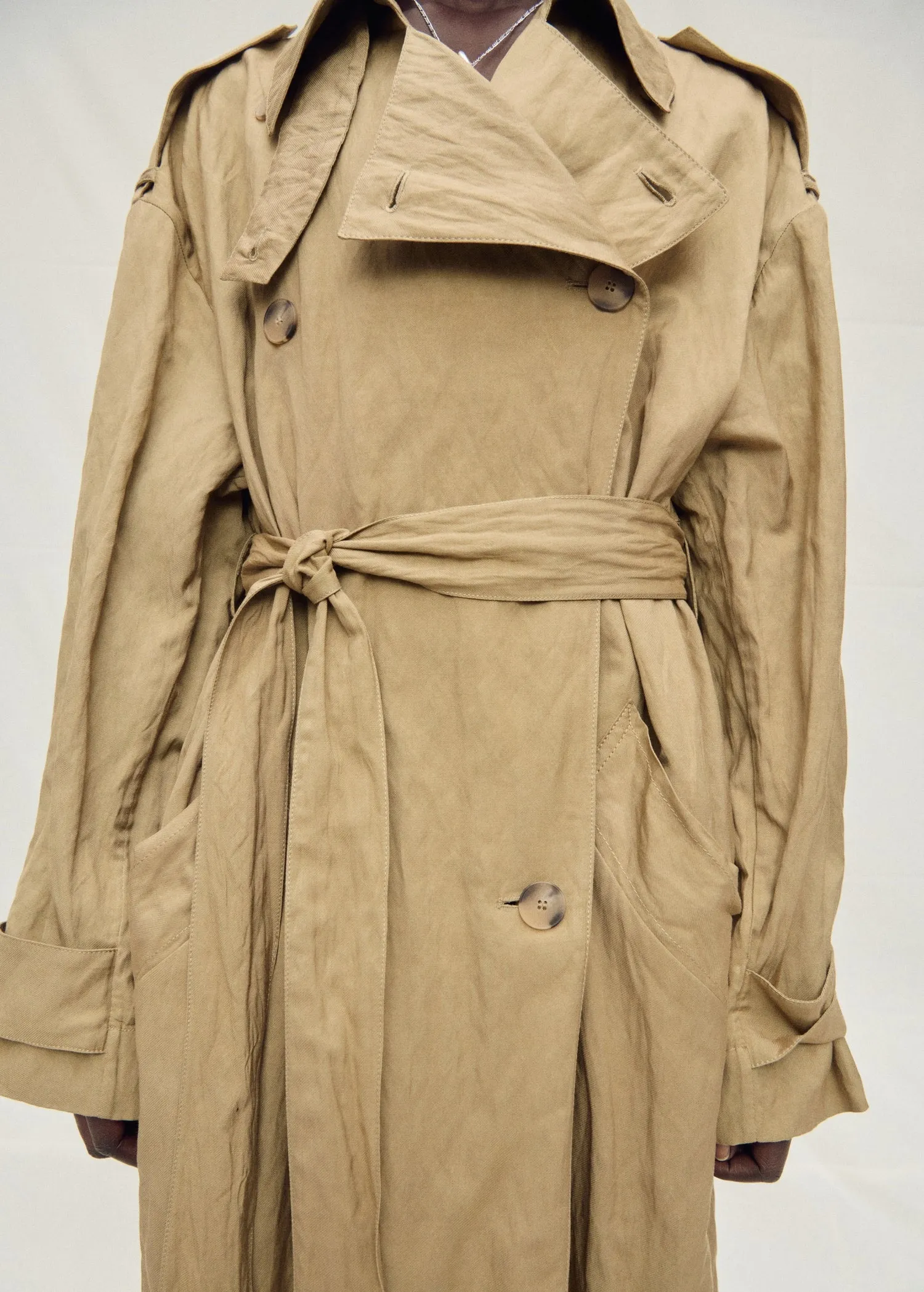 Oversized wrinkled effect trench coat