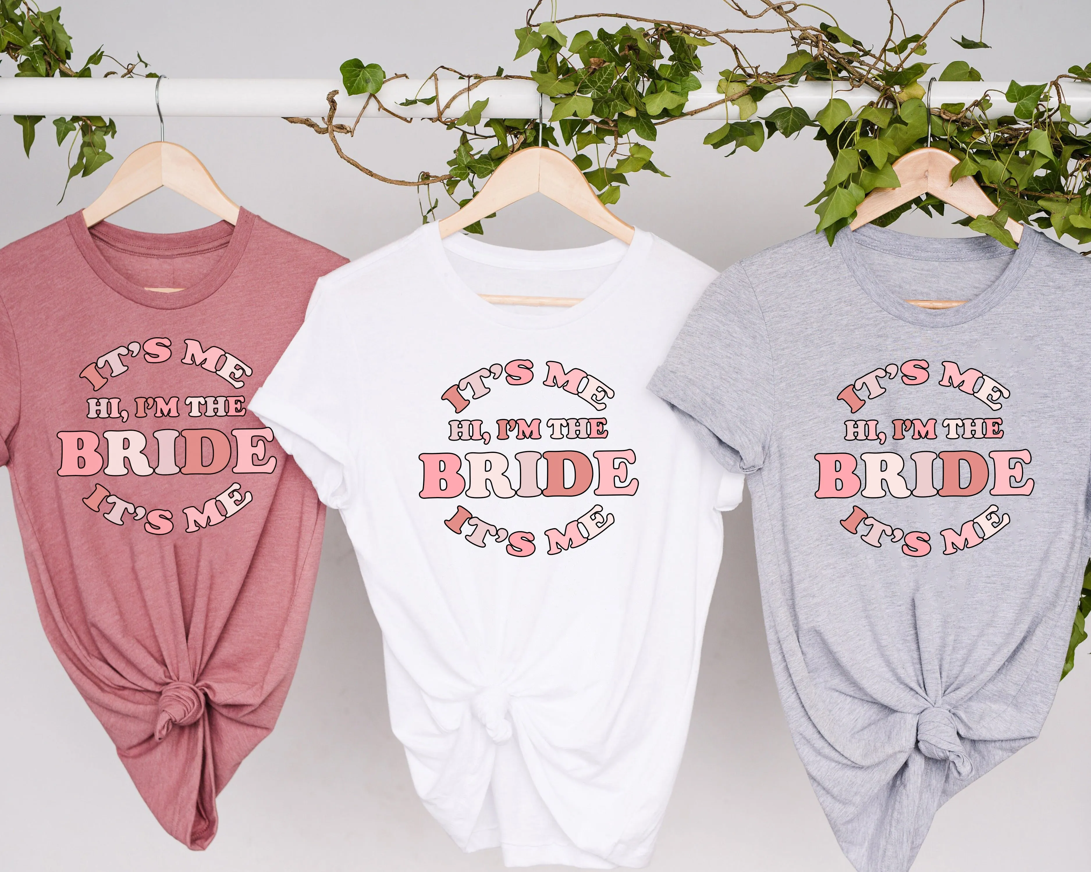 Pink Retro Swiftie Style Hi It's Me I'm The Bride It's Me TShirt - Cute Oversized Pink Hen Party Tops