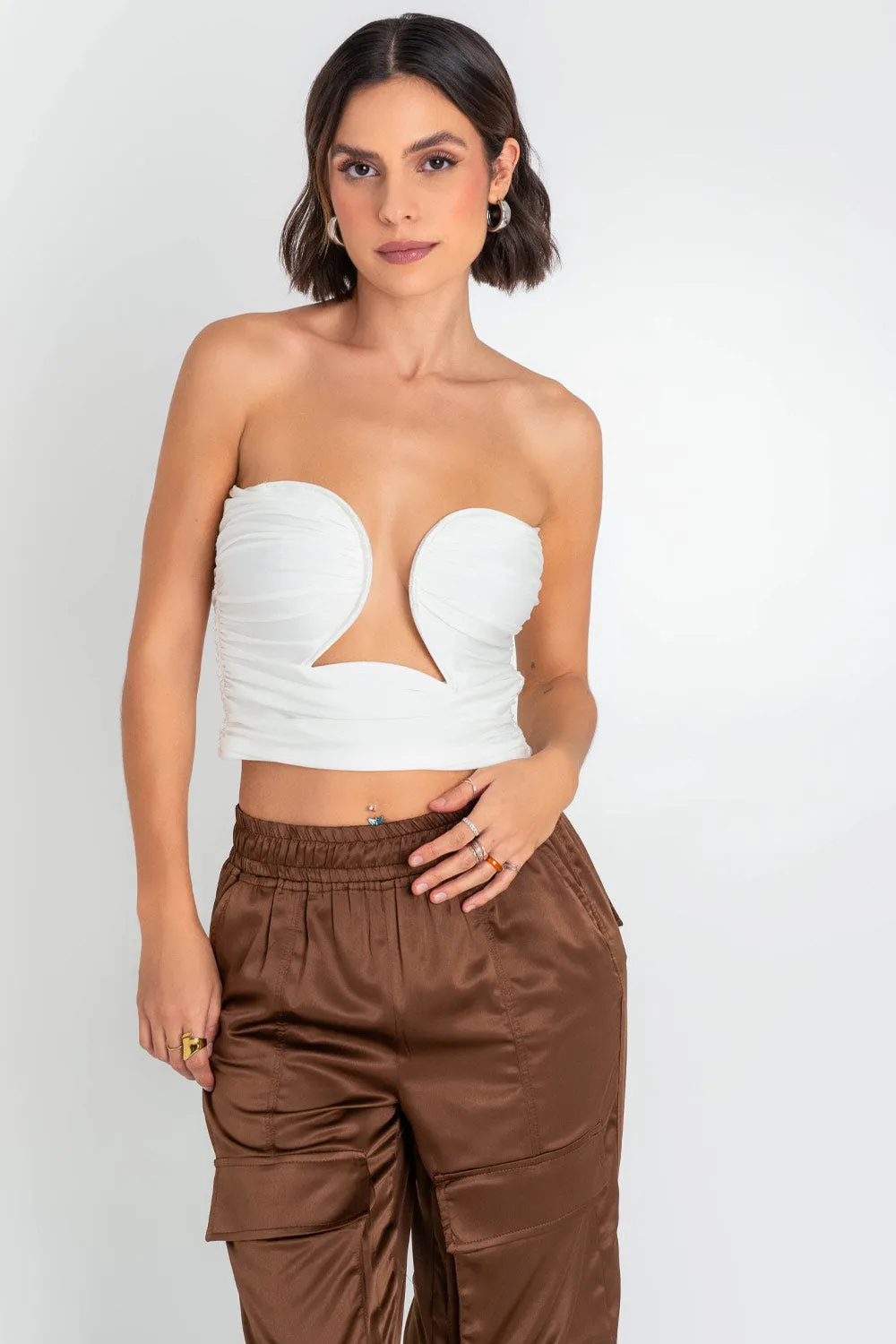 Top tubo plisado escote corazón con cut out