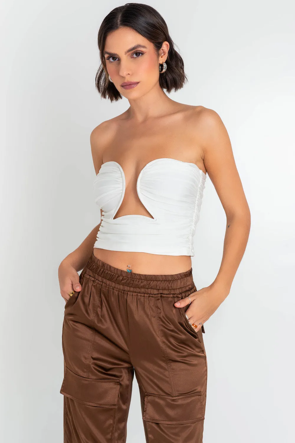 Top tubo plisado escote corazón con cut out