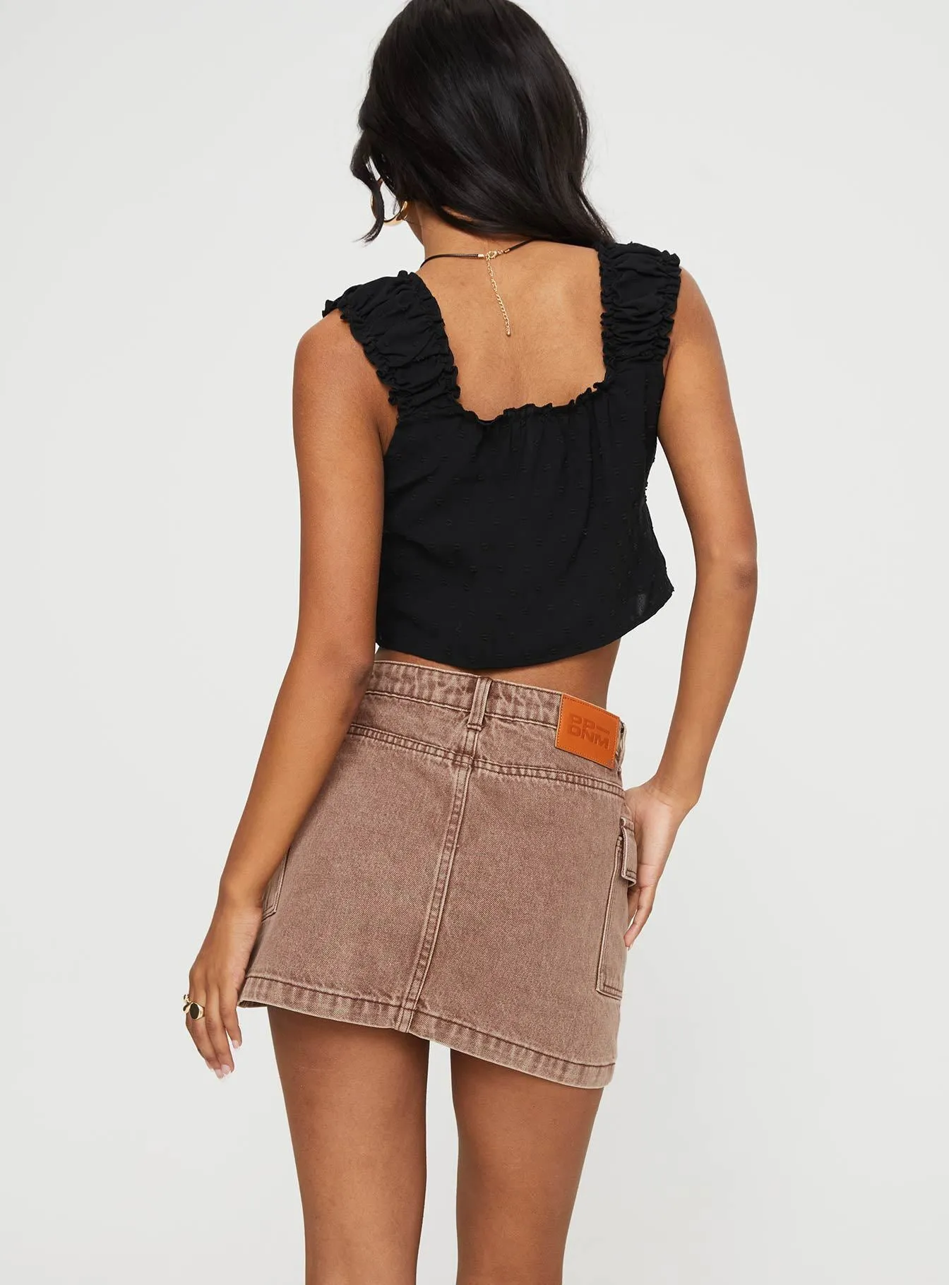 Trendy High-Waisted Mini Skirt with Functional Pocket Detailing
