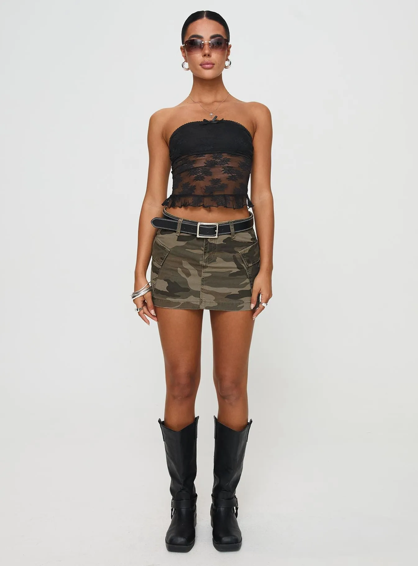 Trendy High-Waisted Mini Skirt with Functional Pocket Detailing