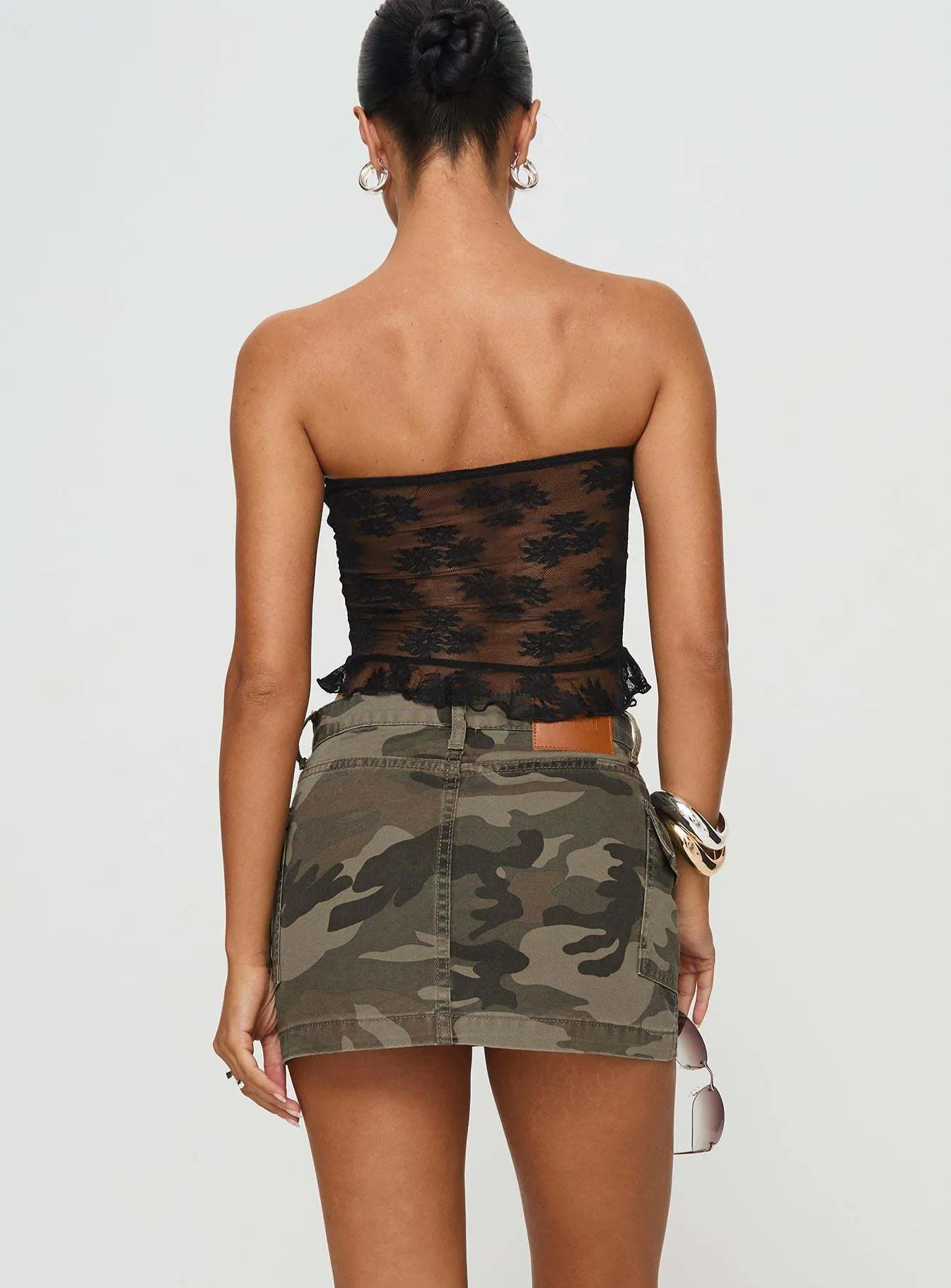 Trendy High-Waisted Mini Skirt with Functional Pocket Detailing