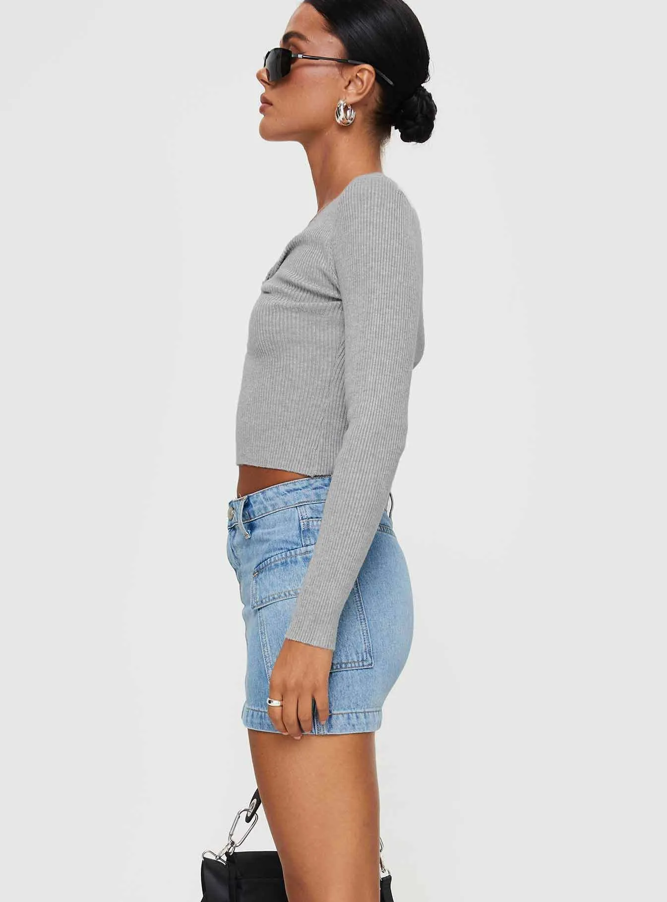 Trendy High-Waisted Mini Skirt with Functional Pocket Detailing