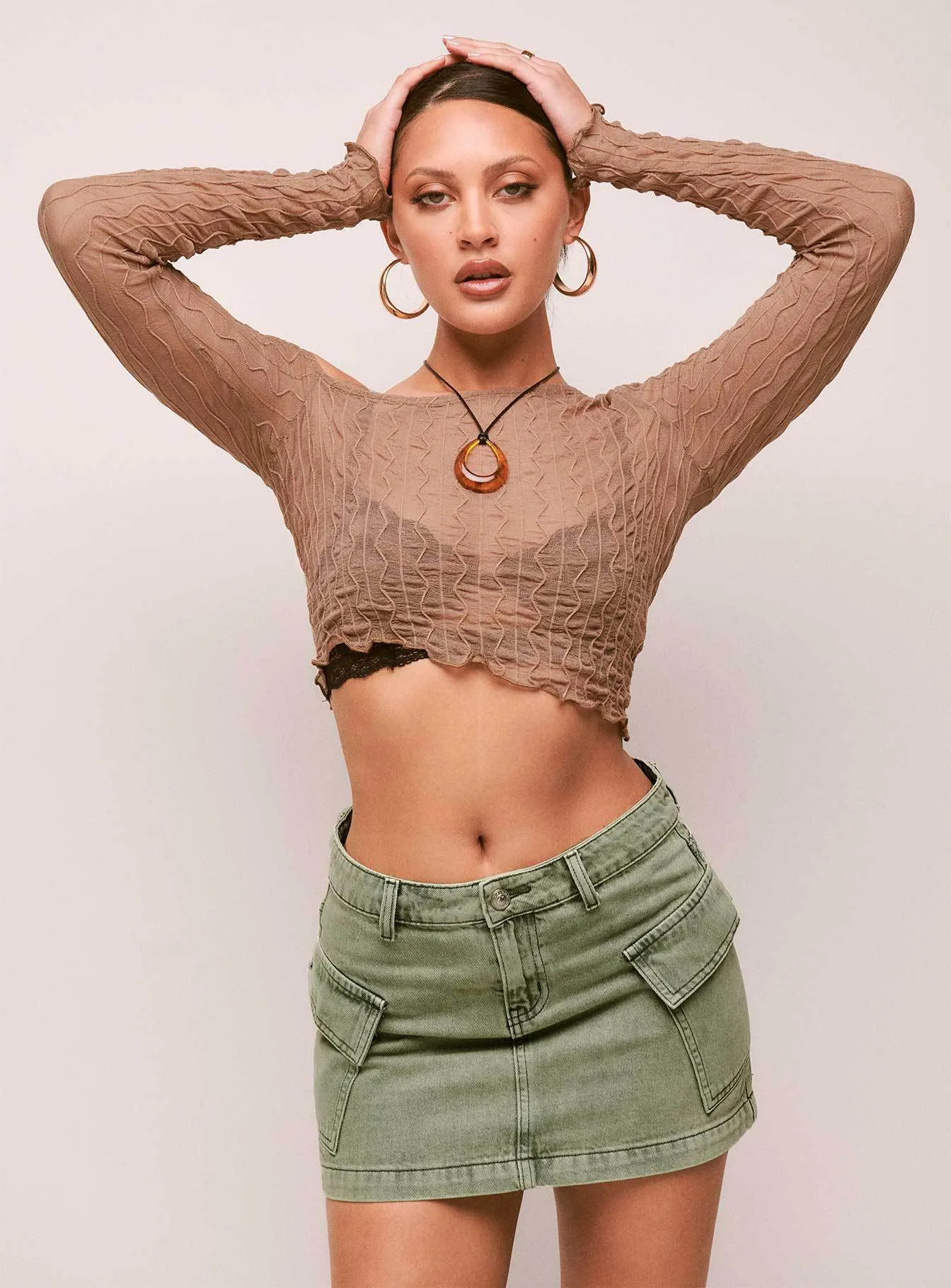 Trendy High-Waisted Mini Skirt with Functional Pocket Detailing